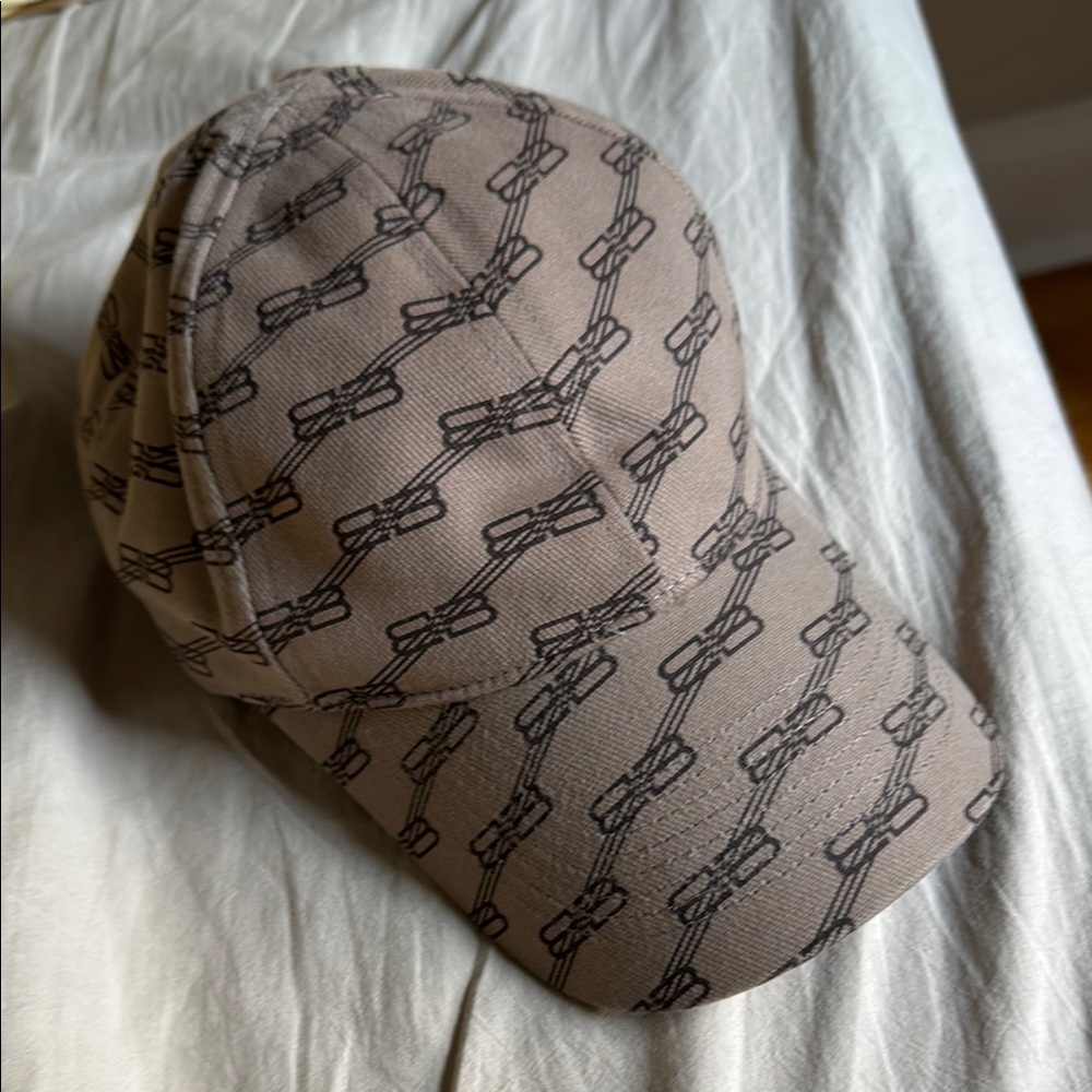 BALENCIAGA baseball hat